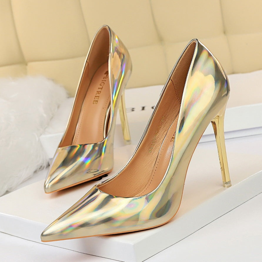 Glossy patent leather heels in many Talón colors